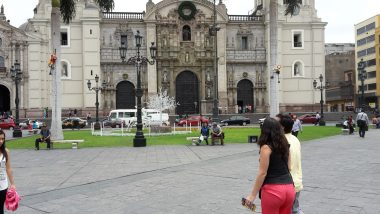 Den viktigaste torget i Lima heter Plaza de Armas. Här ligger president palatset och domkyrkan och något som liknar kommunfullmäktige